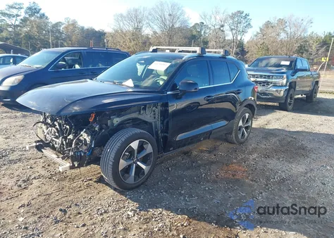 2023 Volvo Xc40 B5 Plus Bright Theme z USA, uszkodzony, nr VIN YV4L12UN0P2926079